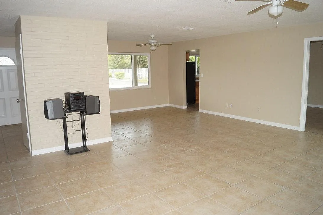4 bed, 1721 sqft, $2,500 — Photo 2