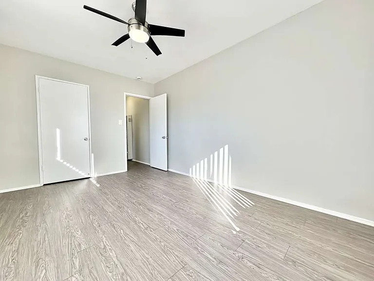 5309-5315 Whitsett Ave — Photo 15