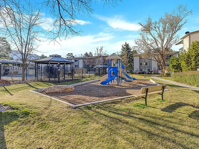 5704 S Waterbury Way #H — Photo 23