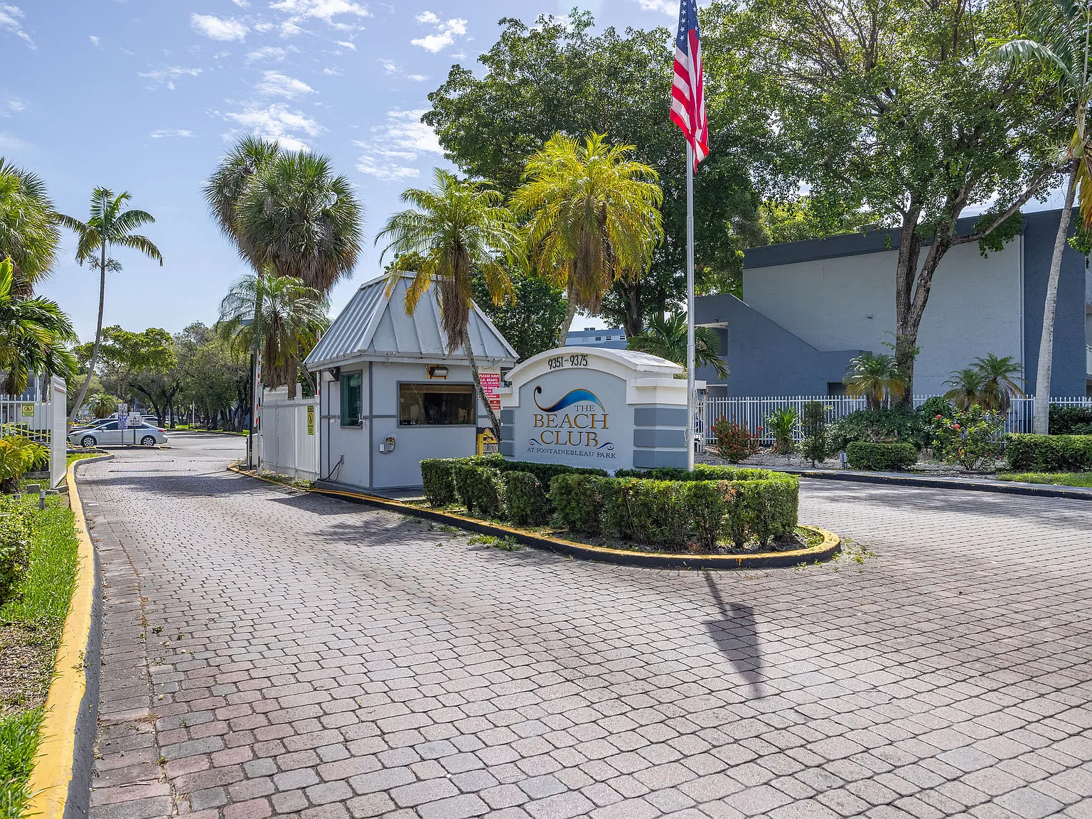 9365 Fontainebleau Blvd — Photo 2