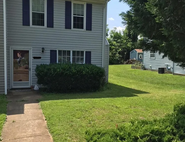 Commonwealth Dr — Photo 1
