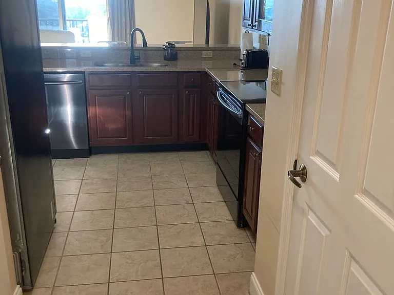 215 W College Ave #706B — Photo 2