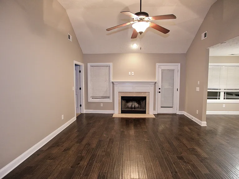 717 Elm St — Photo 5