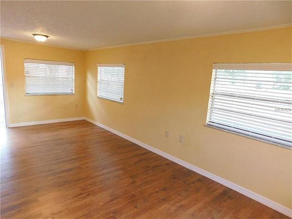 5th image of 2507 Byron St