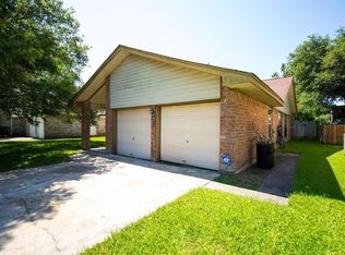 1324 Clover Dr, Angleton, TX 77515