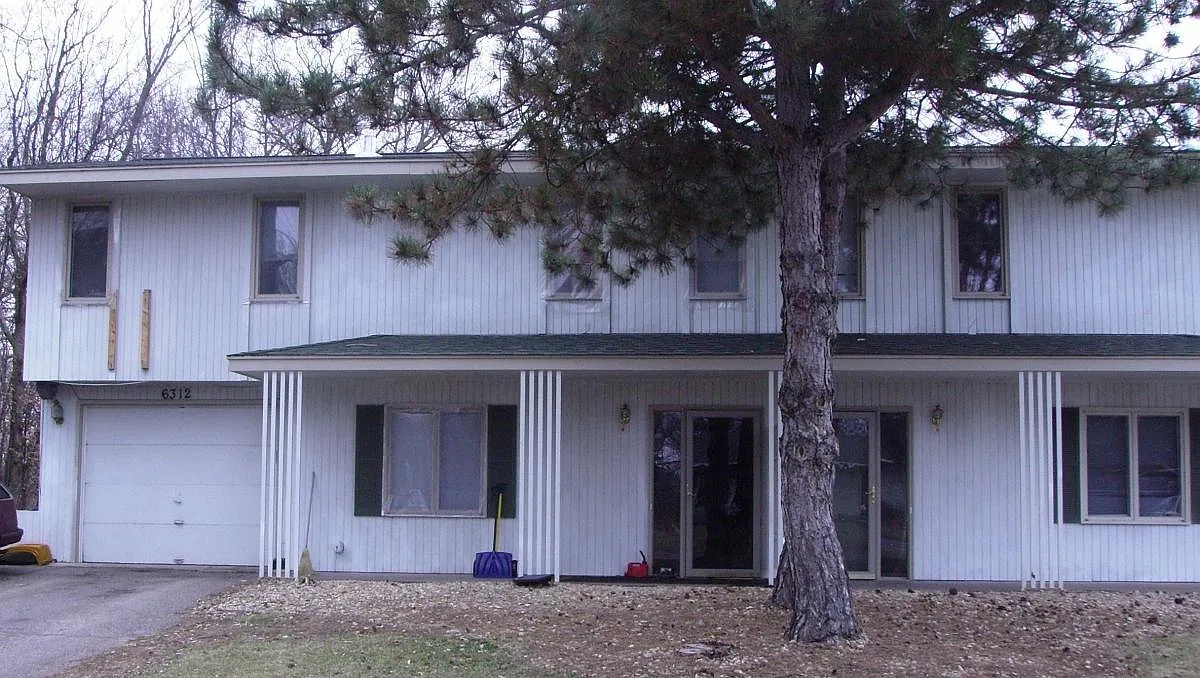 3 bed, 1.5 bath, 1900 sqft, $2,195 — Photo 1