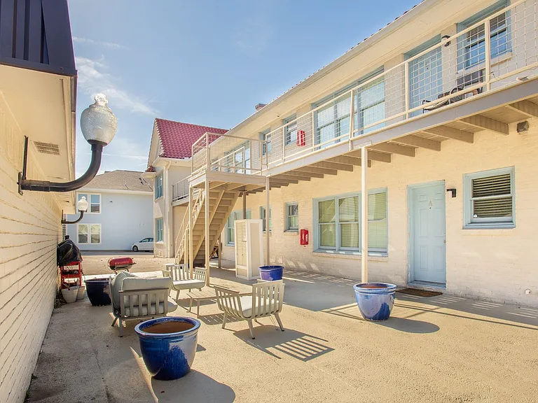 1519 Bennett — Photo 12