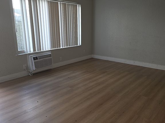 3rd image of 4952 Kentfield Rd