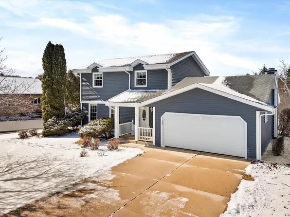 345 Prairie RUN, Grafton, WI 53024