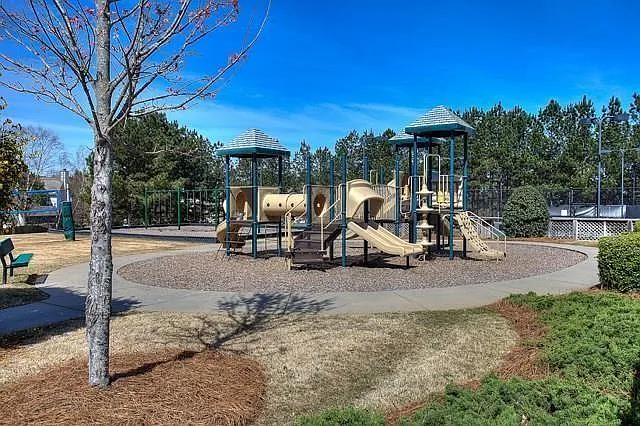 1624 Longmont Dr — Photo 15