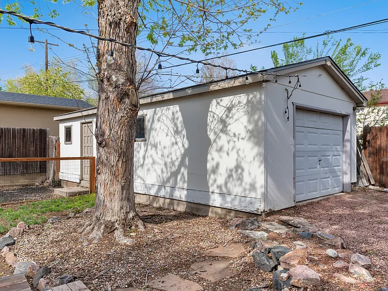 2219 Farragut Ave — Photo 25