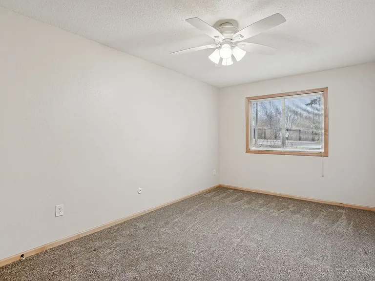 Larpenteur Estates Apartments — Photo 49