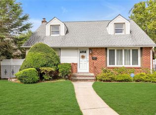 294 Glen Cove Rd, Carle Place, NY 11514