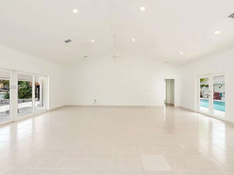 141 Cape Florida Dr — Photo 6