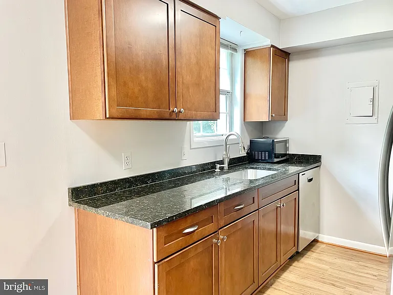 2713 S Walter Reed Dr #B — Photo 8