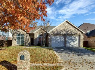 5541 Dunn Hill Dr, Fort Worth, TX 76137