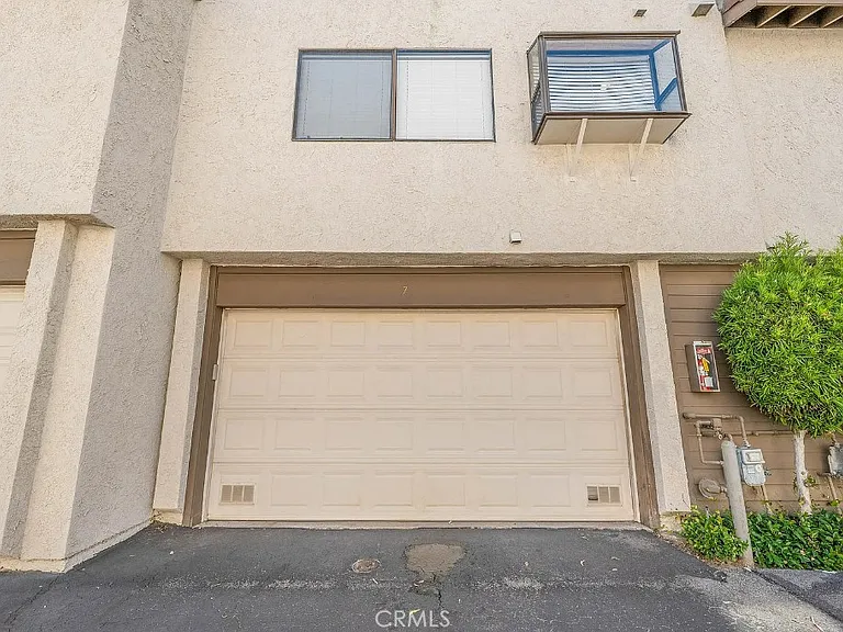5800 Owensmouth Ave #7 — Photo 11
