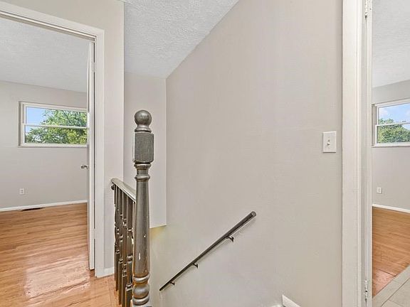 3rd image of 1726 Hudepohl Ln