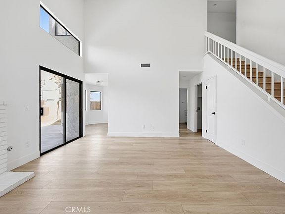 4th image of 647 E Jenner St