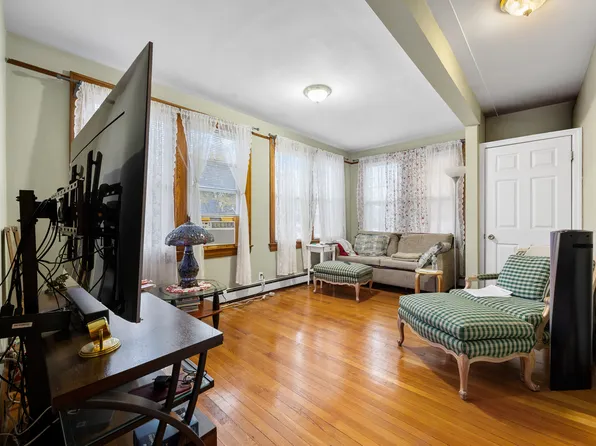 84-22 Daniels Street image 2 of 26