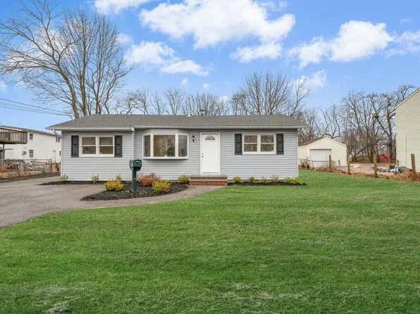 17 20th Avenue, Bay Shore, NY 11706