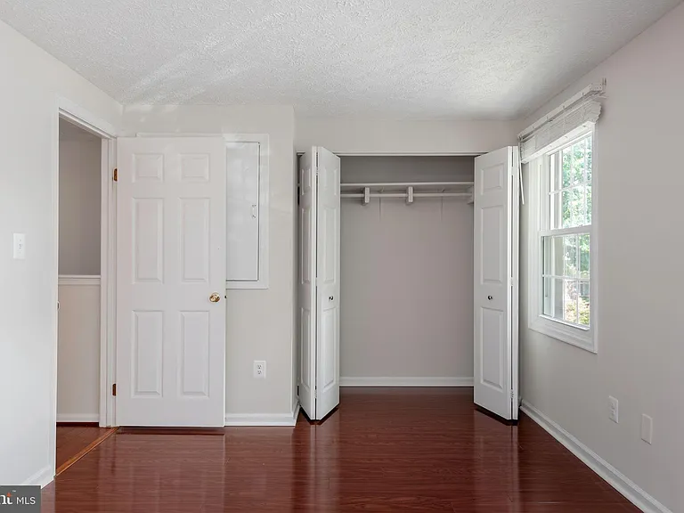 6324 Lightburn Ct — Photo 16