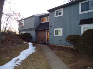 605 Ameridge Dr, Bridgeport, CT 06606