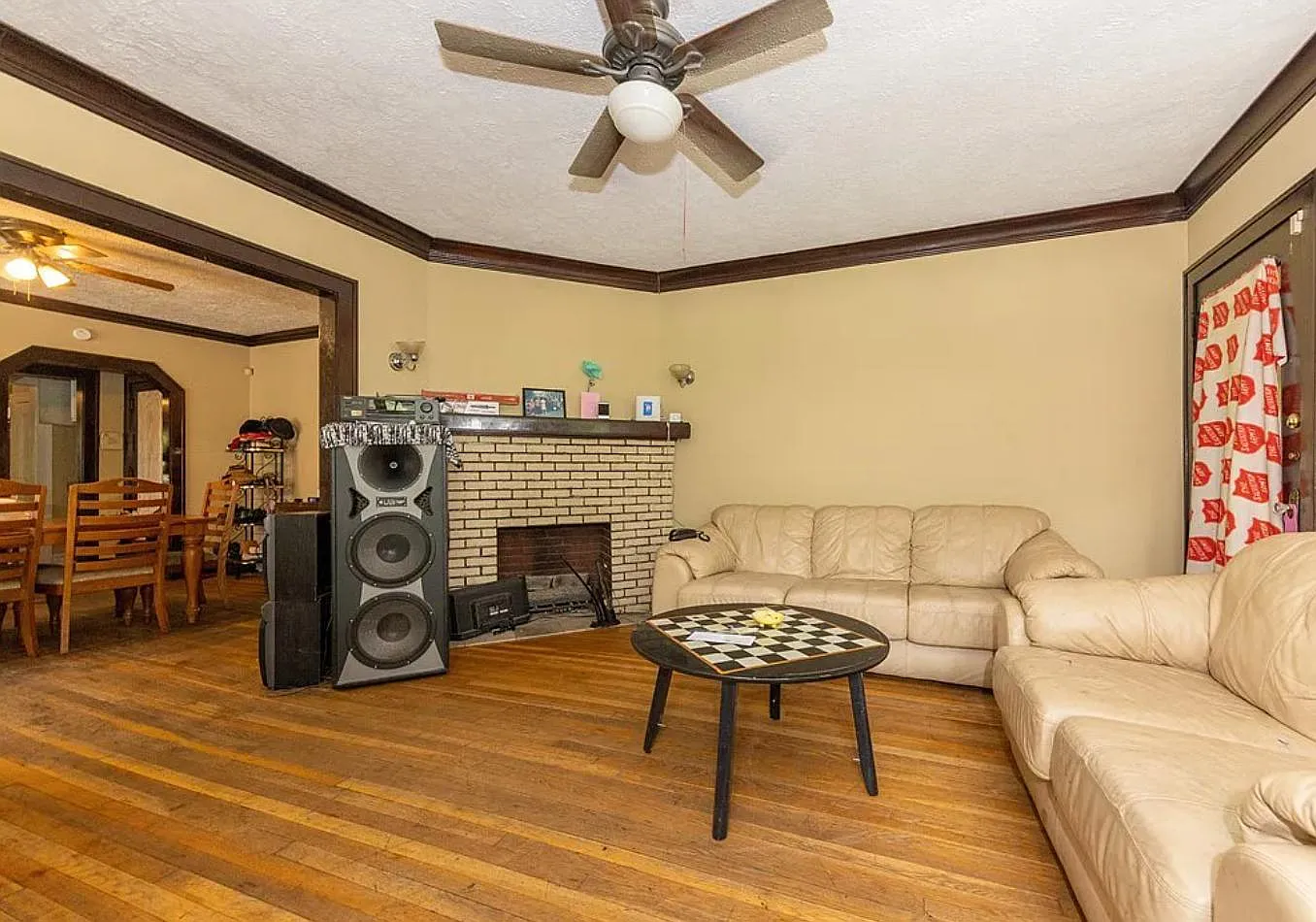 5 bed, 2.5 bath, 2200 sqft, $3,100 — Photo 3