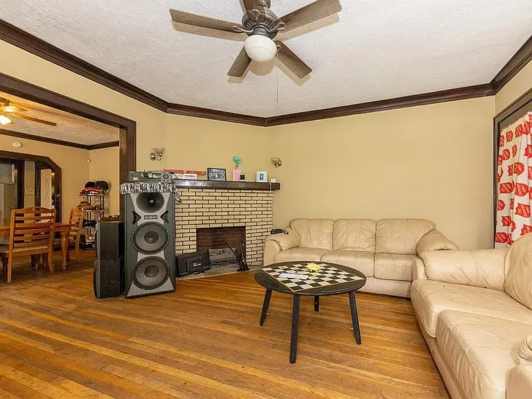 2460 Euclid Heights Blvd #1 — Photo 4