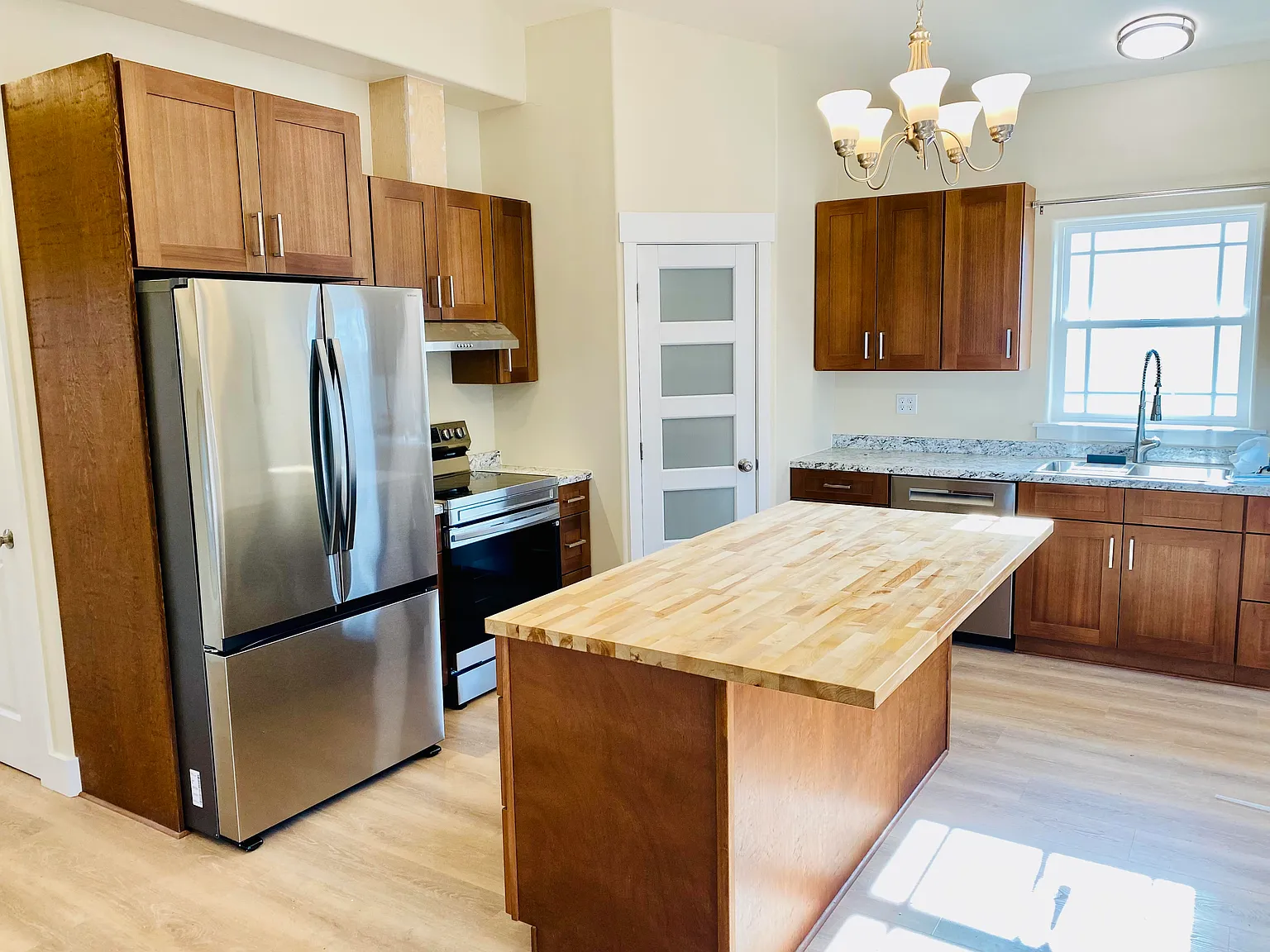 2 bed, 1.5 bath, 1000 sqft, $1,997 — Photo 1