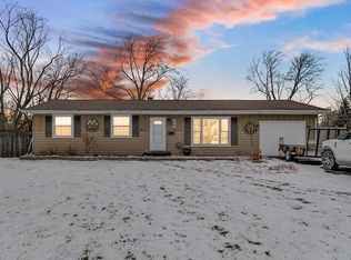 392 Seminole Ln, Carol Stream, IL 60188