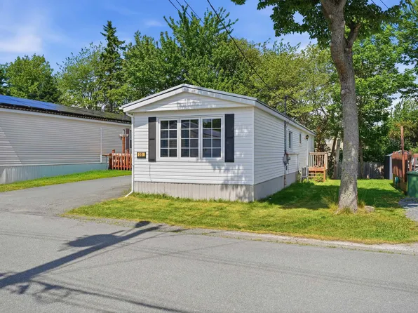 35 Glenda Cres, Halifax, NS B3M 2X6