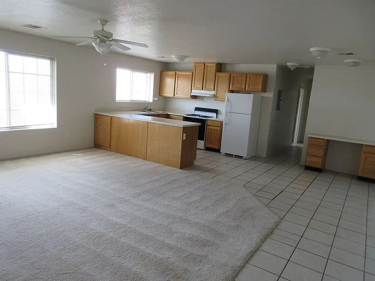 330 N 900 W #E — Photo 2