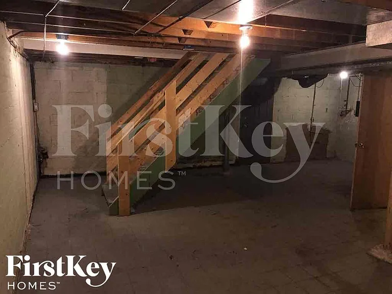 1494 Clovernoll Dr — Photo 18