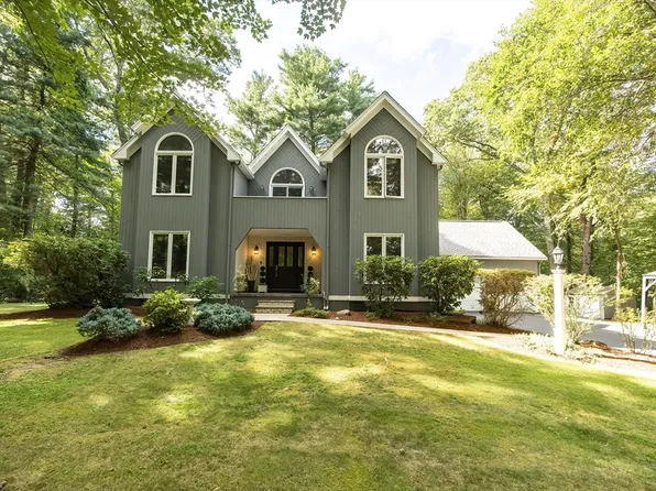 14 Stonehedge Rd, Bellingham, MA 02019