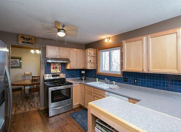 Gorgeous gourmet kitchen with maple cabinetry and new stainless steel refrigerator and range/oven (installed in 2014).