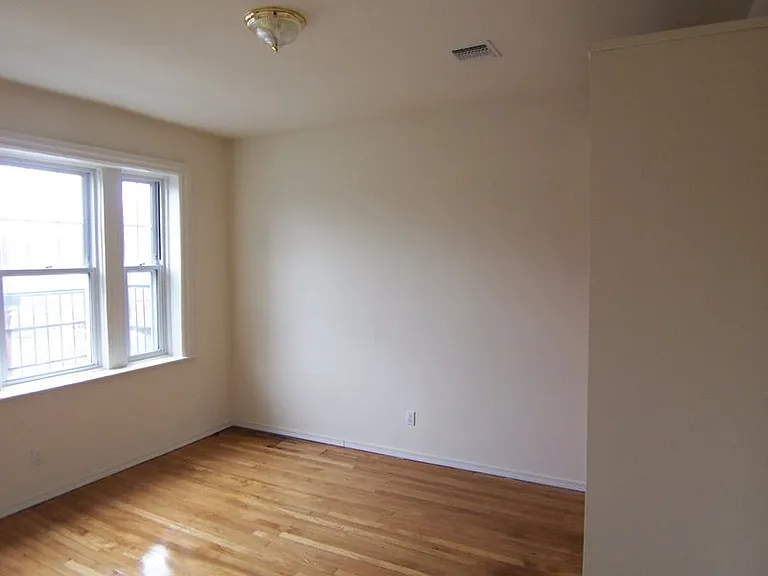 66 Park Ave #4 — Photo 3