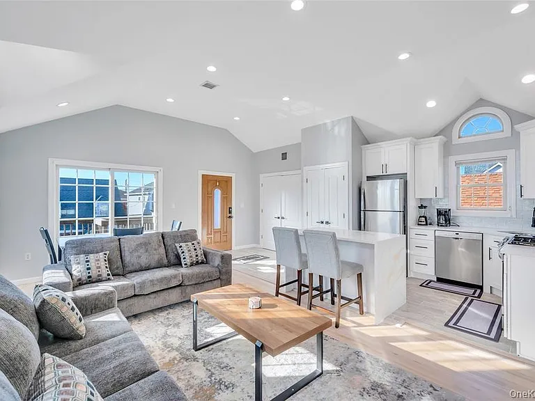 68 Brookline Ave #UPPER — Photo 4