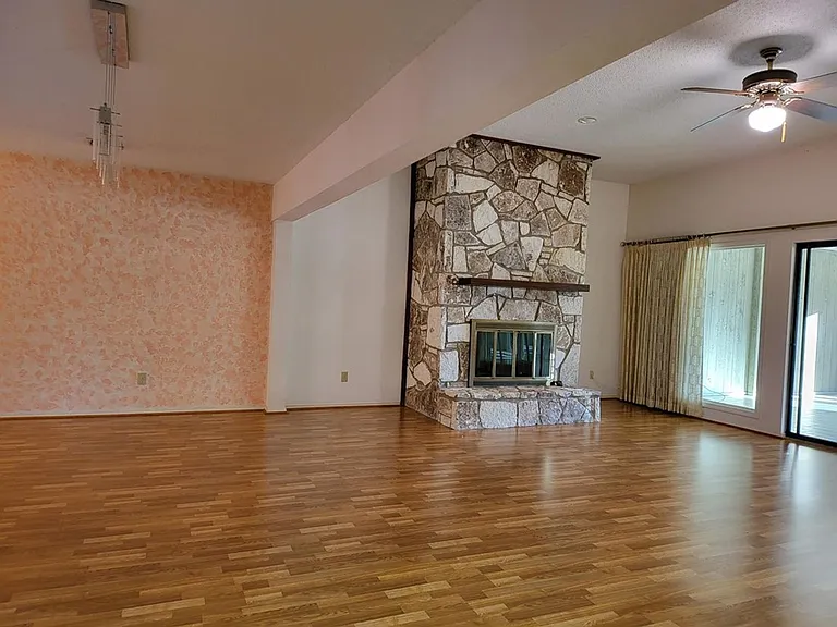 547 Fairway Dr — Photo 7