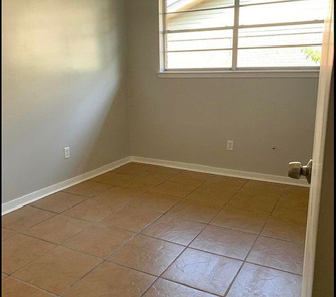 2nd image of 830 Lakewood Pl