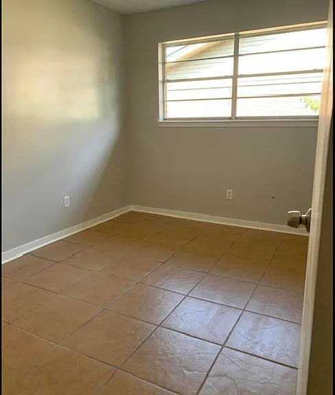 830 Lakewood Pl — Photo 2