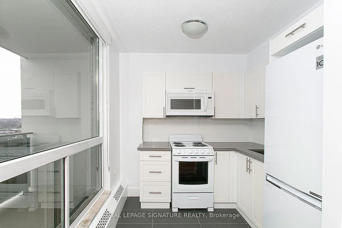 Building Photo - 666 Spadina Ave #2102
