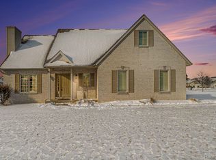 420 Grassey Ln, Monroe, MI