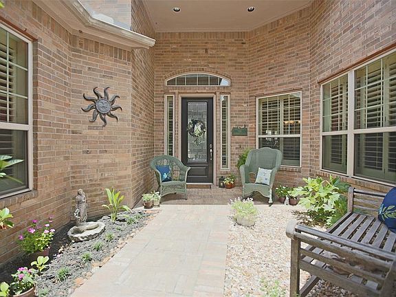 This relaxing, private courtyard entry also has recessed lighting, and is a nice retreat.