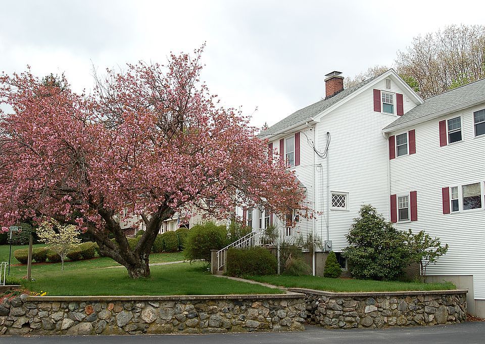 2nd image of 40 Middle St