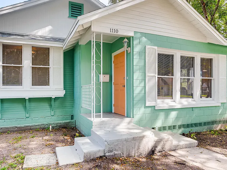 1110 Main St — Photo 4