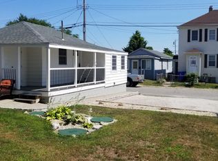 34 Cottage Ave, Portsmouth, RI 02871