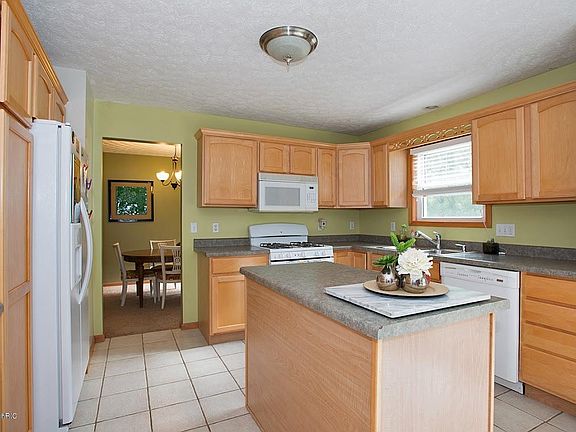 2nd image of 312 Goldenview Dr