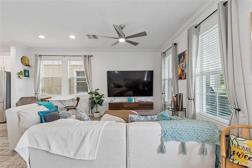 3 bed, 2.5 bath, 1596 sqft, $3,000 — Photo 4