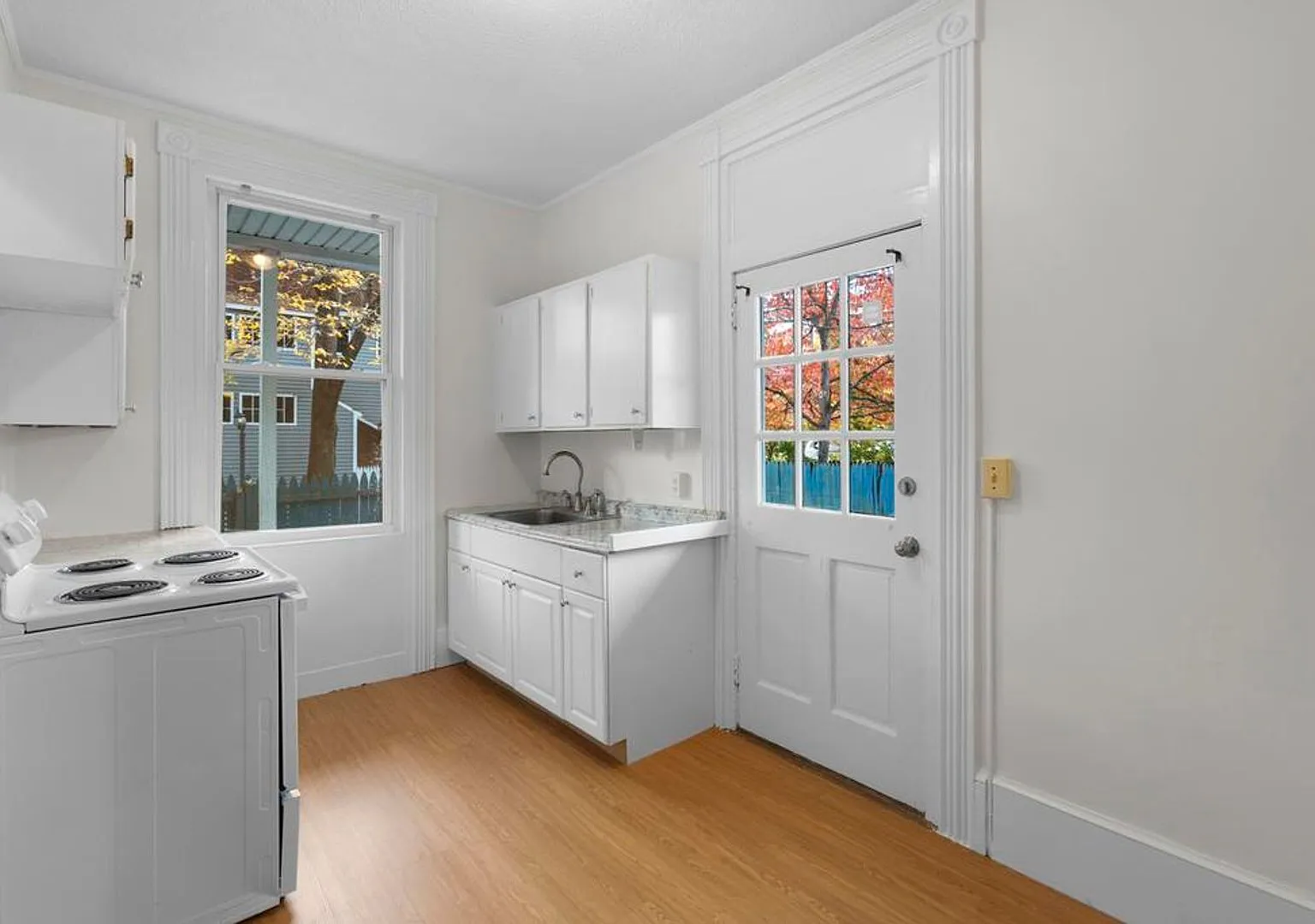 Charming 1-Bedroom Your Cozy Haven In Tariffville! Coming Soon — Photo 4